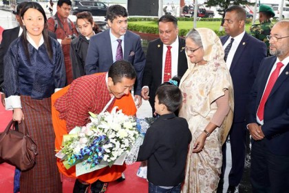 শেখ হাসিনার সঙ্গে বৈঠকে ভুটানের প্রধানমন্ত্রী