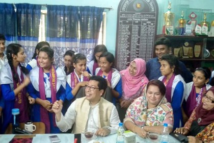 'নারী শিক্ষায় অগ্রাধিকার দিয়েছে সরকার'
