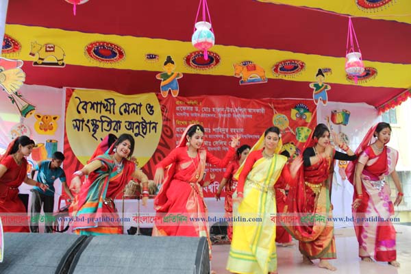 বৈশাখী উৎসবে মেতেছে ইবি