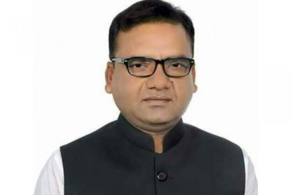 অল্পের জন্য প্রাণে বাঁচলেন এমপি বকুল