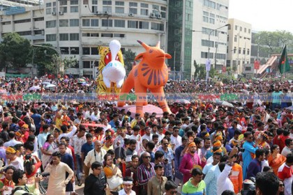 মঙ্গল শোভাযাত্রায় প্রাণের উচ্ছ্বাস