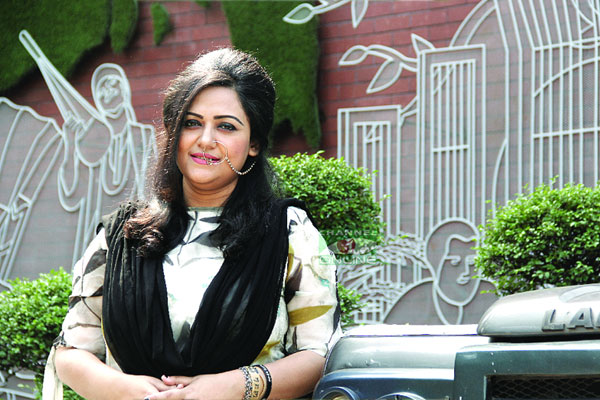 নুসরাতকে নিয়ে চিরকুটের গান