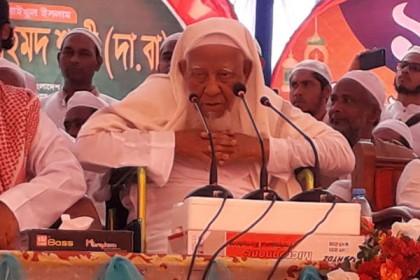 কাদিয়ানীদের অমুসলিম ঘোষণা করে সংখ্যালঘু হিসেবে থাকতে দেয়া হোক: আল্লামা শফী 
