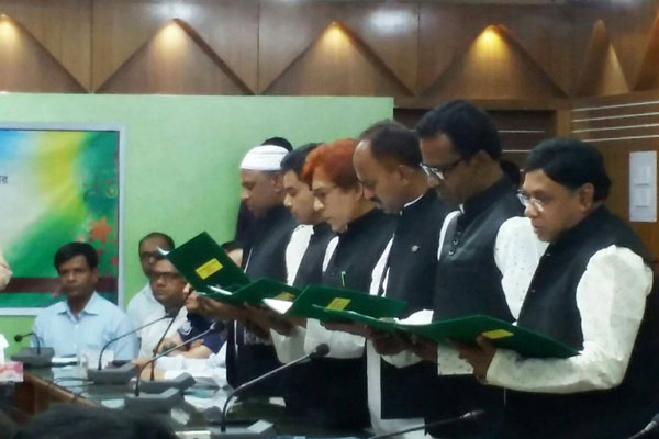 নাটোরে ৬ উপজেলা চেয়ারম্যানের শপথগ্রহণ