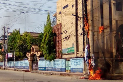 সিলেটে তারের জঞ্জালে আগুন

