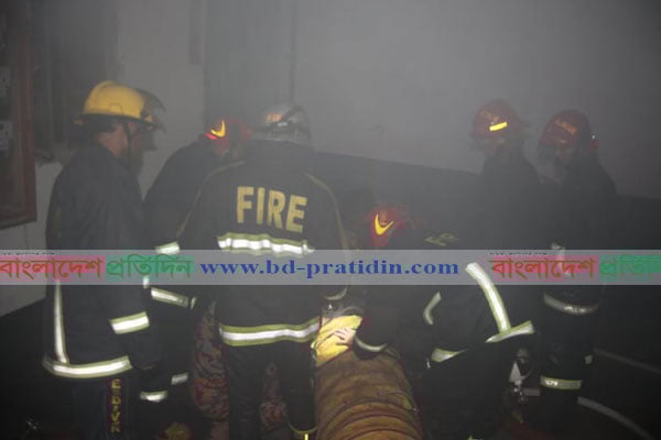 রাজধানীর যাত্রাবাড়ীতে মাদ্রাসা ভবনে অগ্নিকাণ্ড