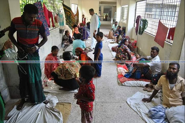গলাচিপায় ডায়রিয়ার প্রকোপ, হাসপাতালের মেঝেতেও রোগী