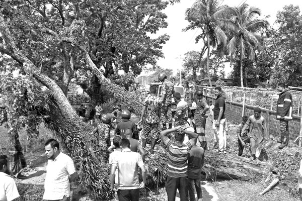 কালবৈশাখীতে লন্ডভন্ড বাড়িঘর, ফসলের ক্ষতি