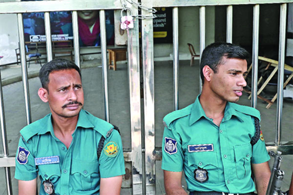 চলছে ভাঙার প্রস্তুতি, ভবন সিলগালা