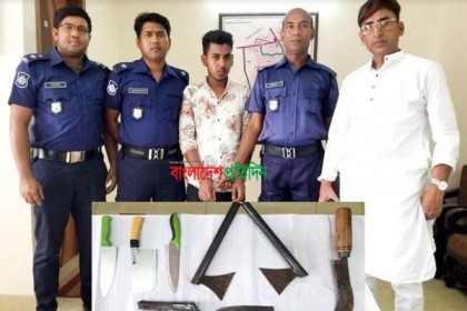  সিদ্ধিরগঞ্জে দেশীয় অস্ত্রসহ ডাকাত গ্রেফতার  