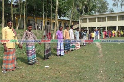 মায়ের ধর্ষণের ভিডিও ছড়ানোর হুমকি দিয়ে মেয়েকে ধর্ষণচেষ্টা!