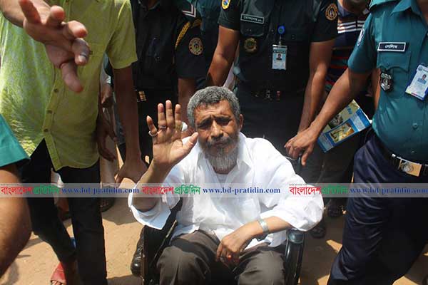 চিকিৎসা নিতে ওসমানী হাসপাতালে বাবর