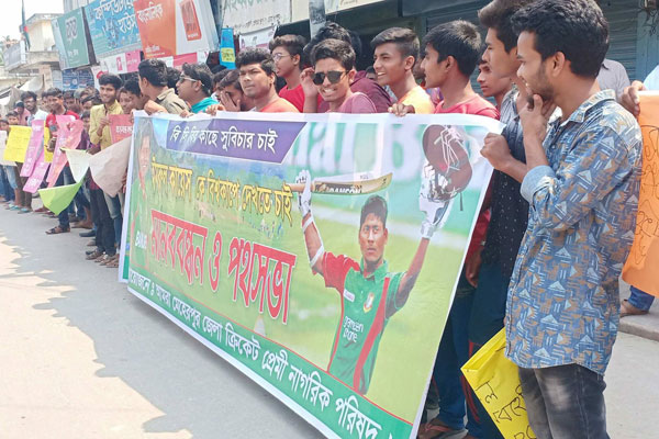 বিশ্বকাপগামী দল থেকে ইমরুল বাদ, ফুঁসছে মেহেরপুরের মানুষ