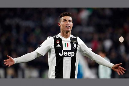 অনন্য ইতিহাসে রোনালদো