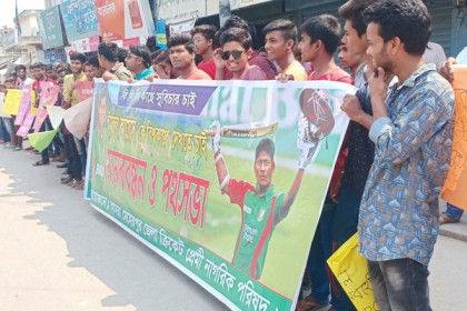 বিশ্বকাপগামী দল থেকে ইমরুল বাদ, ফুঁসছে মেহেরপুরের মানুষ