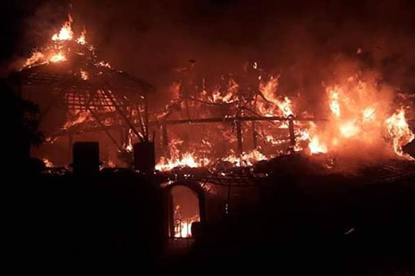 সিলেটে মধ্যরাতে রেস্টুরেন্টে অগ্নিকাণ্ড