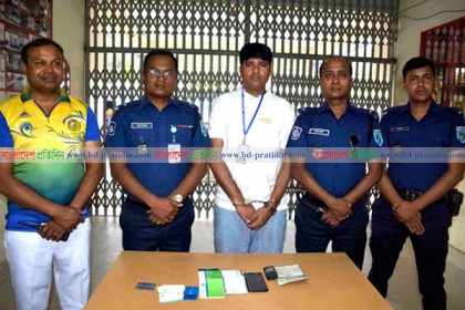 দিনাজপুরে ভুয়া এডিশনাল এসপি আটক