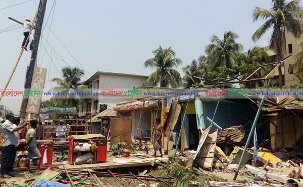 নোয়াখালীতে খালের উপর অবৈধ স্থাপনা উচ্ছেদ 