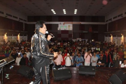 মালয়েশিয়ায় গাইলেন ফেরদৌস ওয়াহিদ-হাবিব 

