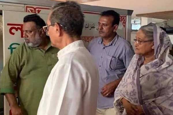 শেষবারের মতো ফুফুকে দেখতে লালমাটিয়ায় প্রধানমন্ত্রী