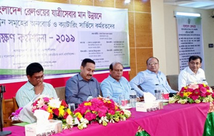 'রেলওয়ের যাত্রী সেবায় বিপ্লব ঘটাতে হবে'