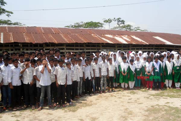 নানা সমস্যায় জর্জরিত মোরেলগঞ্জের ছাপড়াখালী মাধ্যমিক বিদ্যালয় 
