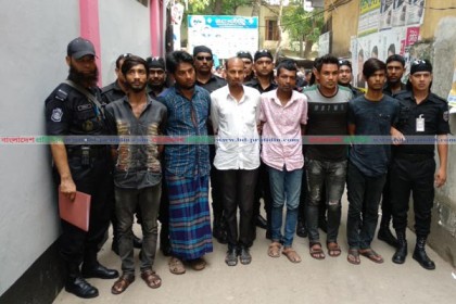 নরসিংদীতে বিদেশি রিভলবার ও ১২০ রাউন্ড গুলি উদ্ধার, গ্রেফতার ৬