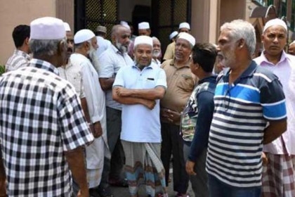 জুমার নামাজ আদায়ে কেউ মসজিদে যাবেন না : শ্রীলঙ্কার মুসলিম ধর্মমন্ত্রী
