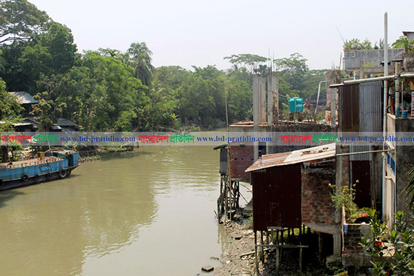 অবৈধ দখলদারদের কবলে উজিরপুরে সন্ধ্যা নদীর তীর 