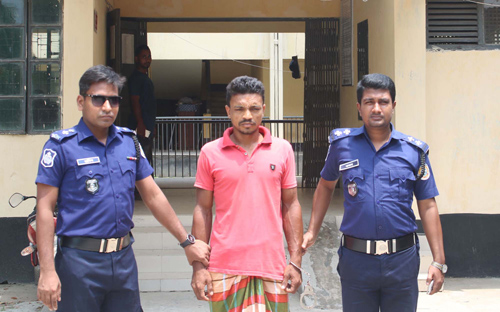 গৃহবধূকে ধর্ষণের অভিযোগে এক ব্যক্তিকে গণধোলাই দিয়ে পুলিশে সোপর্দ