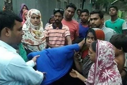 তীব্র গরমে কম্বল বিতরণ করে সমালোচনার মুখে যা বললেন সেই ইউএনও