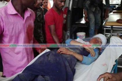 প্রেমের প্রস্তাবে রাজি না হওয়ায় স্কুলছাত্রীকে কুপিয়ে জখম