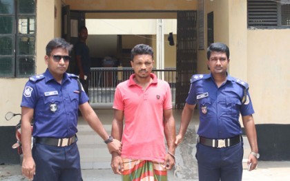 গৃহবধূকে ধর্ষণের অভিযোগে এক ব্যক্তিকে গণধোলাই দিয়ে পুলিশে সোপর্দ