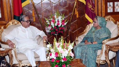 রাষ্ট্রপতির সঙ্গে প্রধানমন্ত্রীর সৌজন্য সাক্ষাৎ 