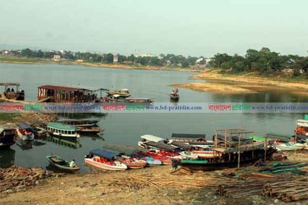 খরায় পুড়ছে পাহাড়