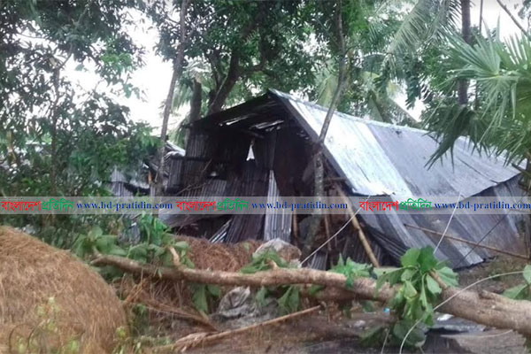 মৌলভীবাজারে কালবৈশাখী ঝড়ে লণ্ডভণ্ড বসতঘর