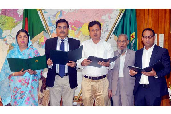 এবার বিএনপি থেকে শপথ নিলেন ৪ সদস্য