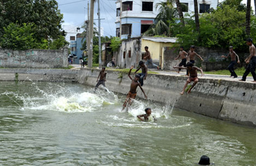 রাজশাহীতে সর্বোচ্চ তাপমাত্রা রেকর্ড, রোদে পুড়ছে মানুষ