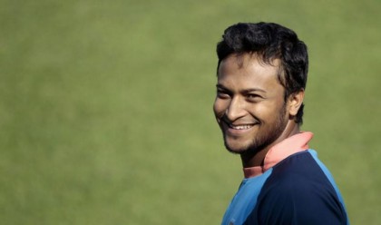 আইপিএলে ৩ ম্যাচ খেলেই দেশে ফিরলেন সাকিব