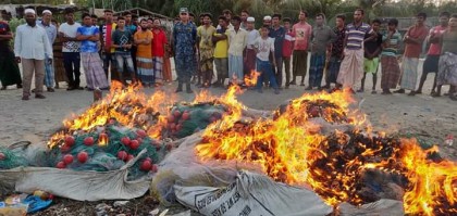 সেন্টমার্টিনে ১০ হাজার মিটার কারেন্ট জাল পুড়িয়ে ধ্বংস