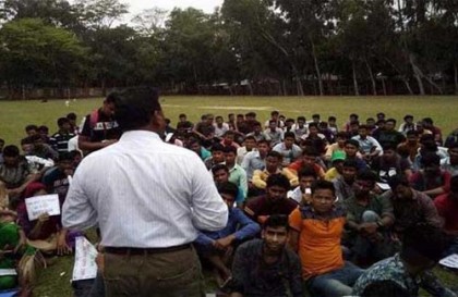 আন্দোলনরত শিক্ষার্থীদের ওপর ছাত্রলীগের হামলায় আহত ১০, অধ্যক্ষ লাঞ্ছিত