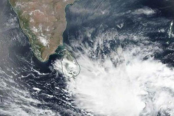 ভয়ঙ্কর রূপ নিয়েছে ঘূর্ণিঝড় ‘ফনি’
