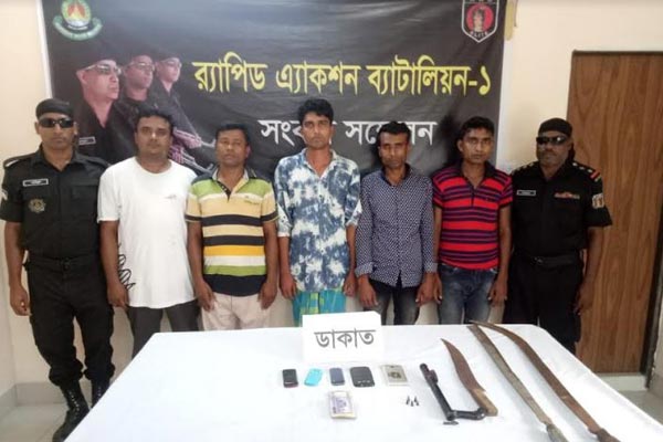 গাজীপুরে অস্ত্রসহ পাঁচ ডাকাত আটক

