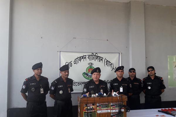 বেগমগঞ্জে শীর্ষ সন্ত্রাসী অস্ত্র-গুলিসহ গ্রেফতার

