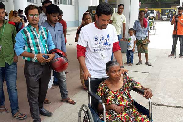 অবশেষে বৃদ্ধাশ্রমে ঠাঁই হলো সেই মায়ের