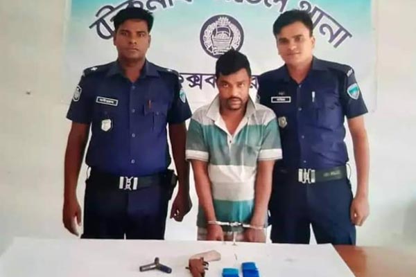 টেকনাফে অস্ত্র-ইয়াবাসহ অর্ধডজন মামলার আসামি গ্রেফতার