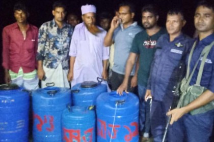 রায়পুরে চিংড়ির রেনুসহ আটক ২

