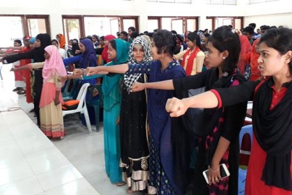 ঠাকুরগাঁওয়ে বাল্য বিয়ে প্রতিরোধে শপথ গ্রহণ

