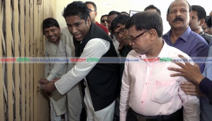 ৩৫দিন পর তালা খুলল ববির একাডেমিক ও প্রশাসনিক ভবনের 