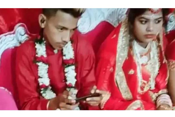 বিয়ের অপেক্ষায় কনে, পাবজি খেলায় ব্যস্ত বর! (ভিডিও)